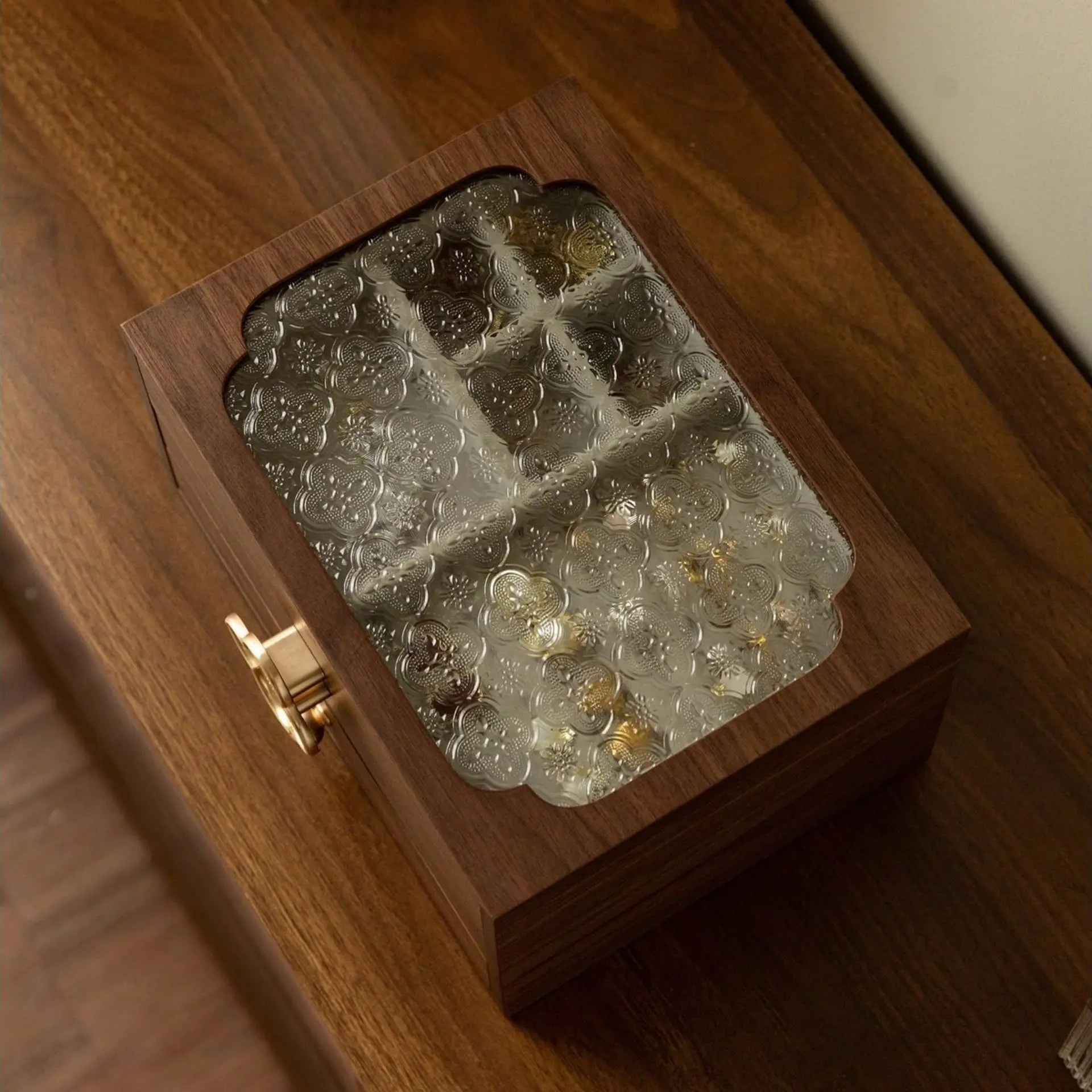 Pourquoi choisir une boîte à bijoux en bois ? - Cléophée Paris 