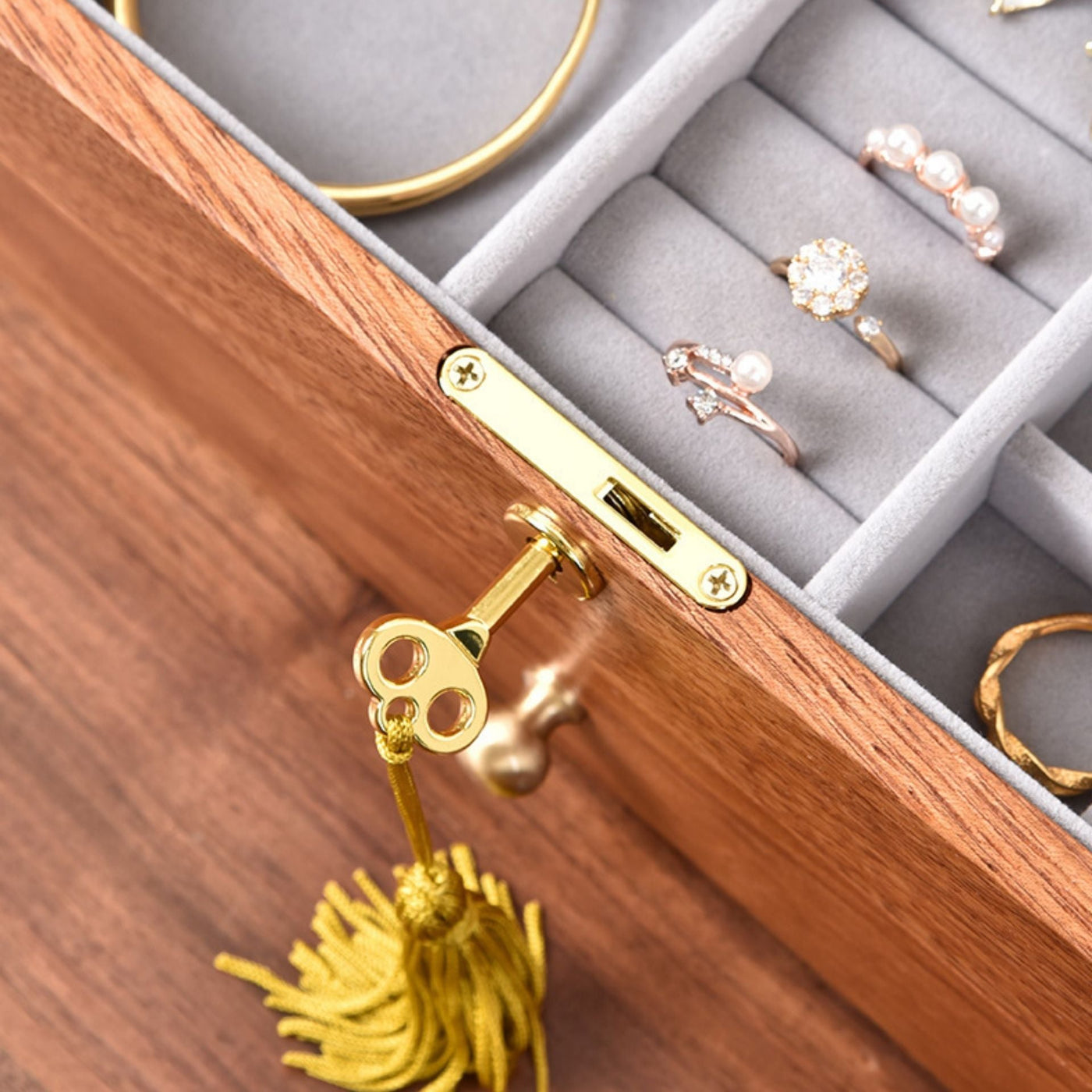Tiroir à bijoux doublé de velours de la boîte en bois massif – Cléophée Paris