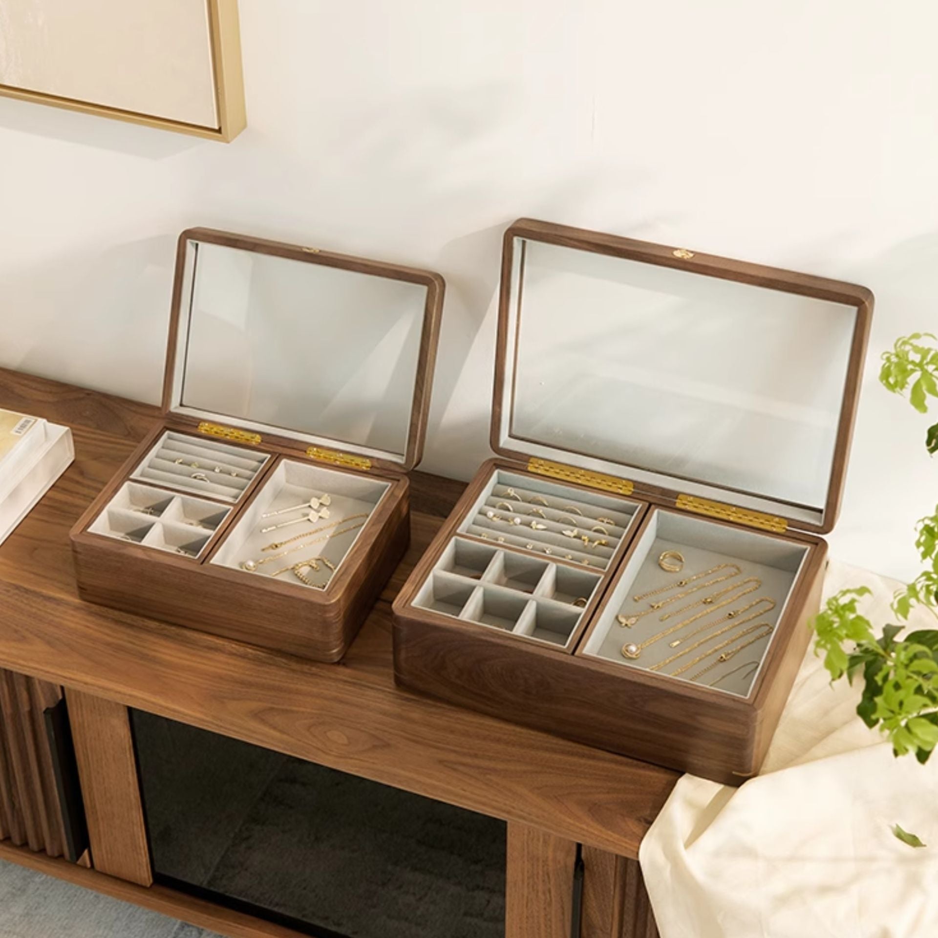 Boîte à bijoux en noyer massif avec couvercle en verre - Cléophée Paris