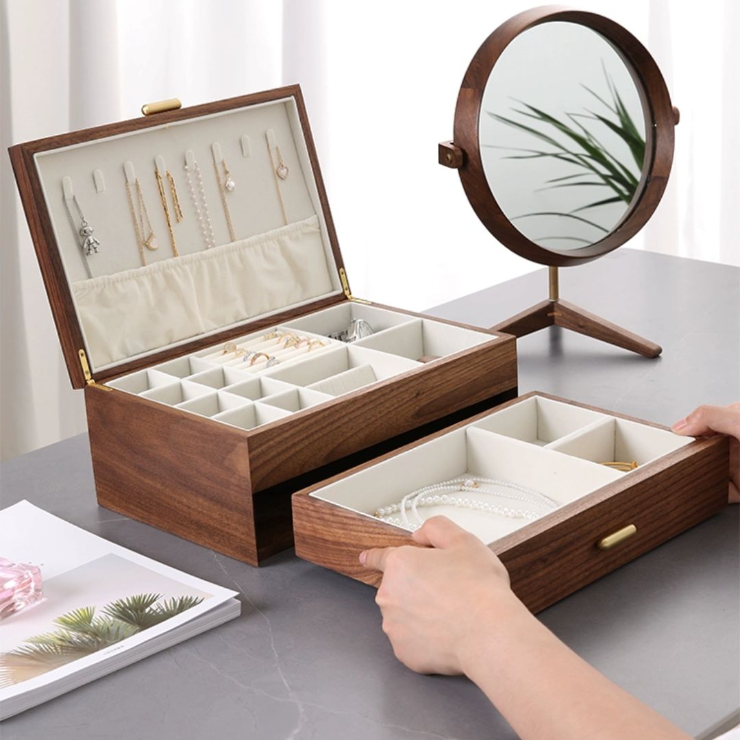 Boîte à bijoux en noyer massif avec support à colliers - Cléophée Paris