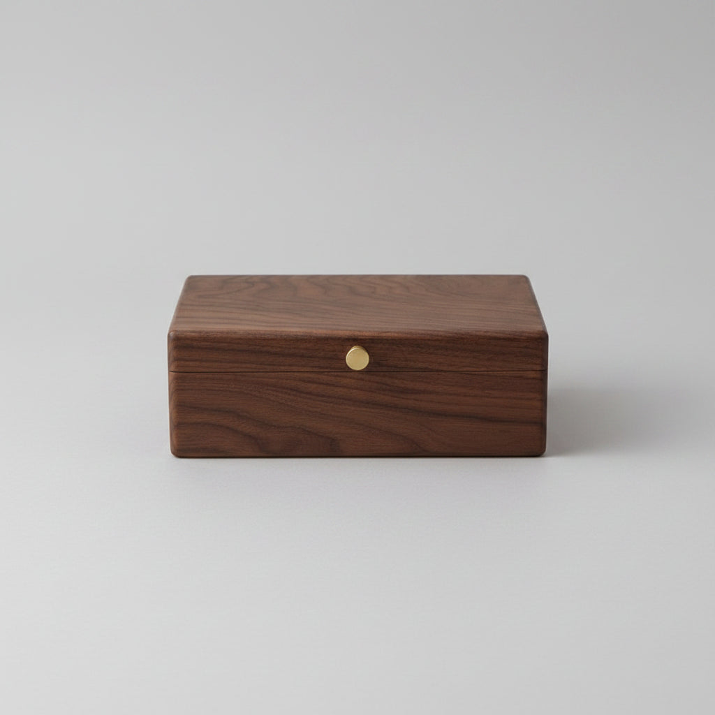 Boîte à bijoux noyer massif ouverte avec plateau amovible – Cléophée Paris