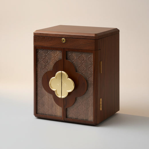 Cabinet à bijoux en bois 6 niveaux avec serrure, vue de face fermé – Cléophée Paris