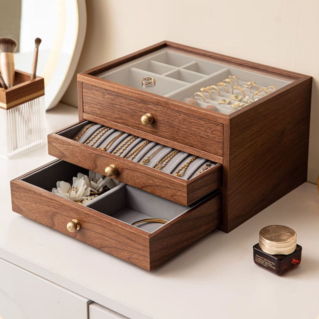 Coffret noyer & laiton avec couvercle verre – 3 niveaux, 2 tiroirs - Cléophée Paris
