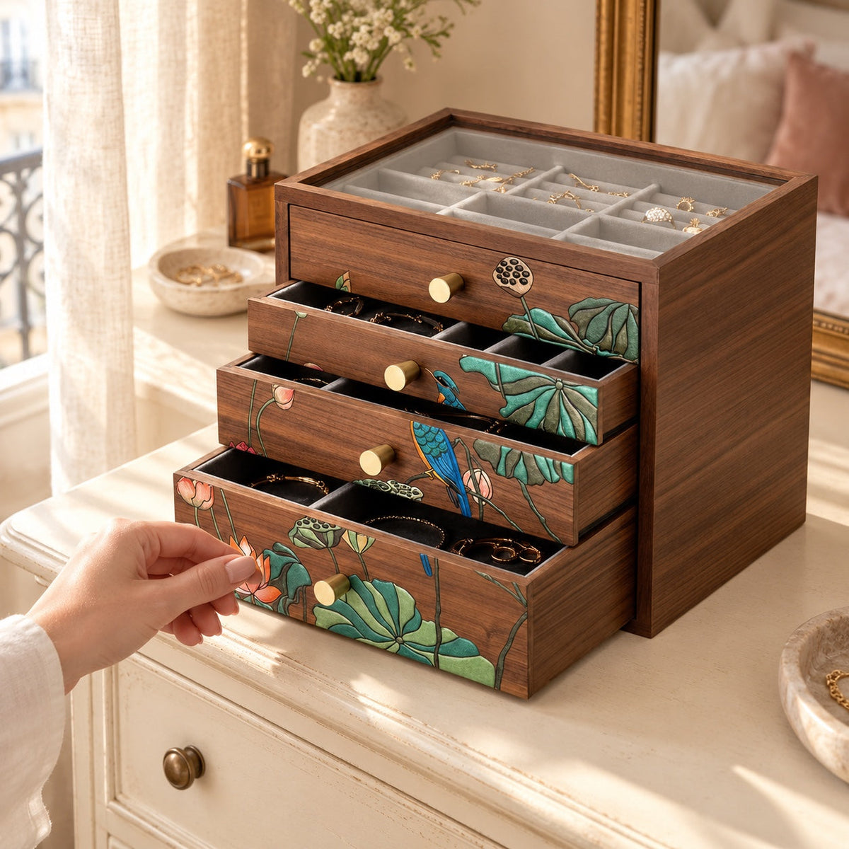 Coffret bois décor peint, 4 tiroirs, en usage