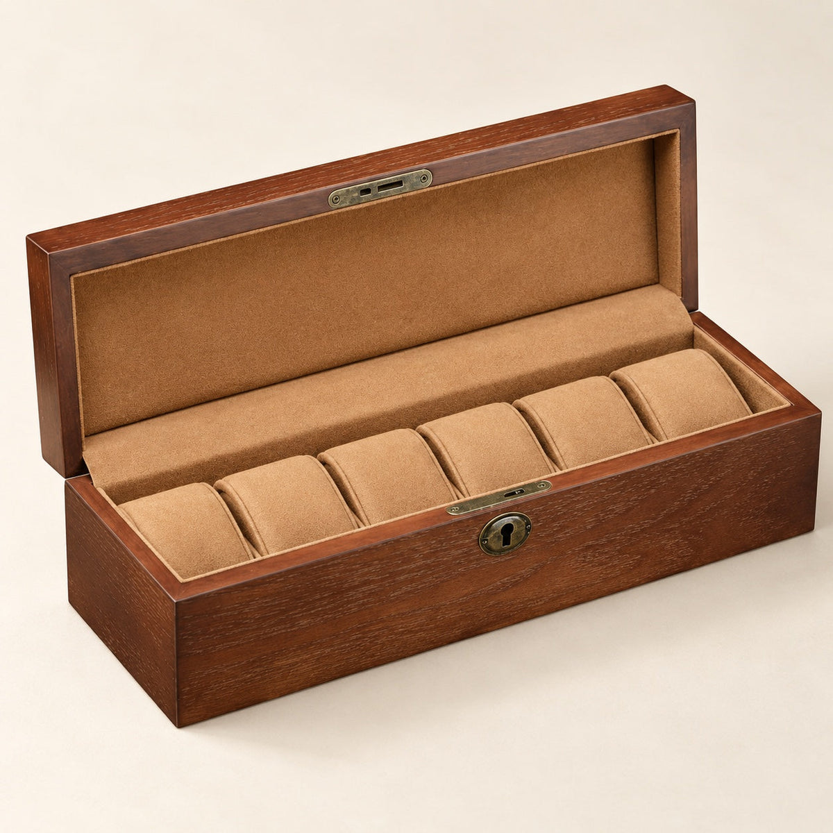 Boîte 6 montres en bois foncé et flanelle, sur fond neutre