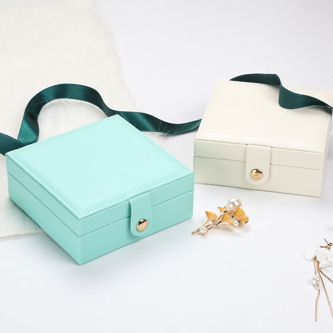 Mini boîte à bijoux de voyage – Carrée bouton - Cléophée Paris