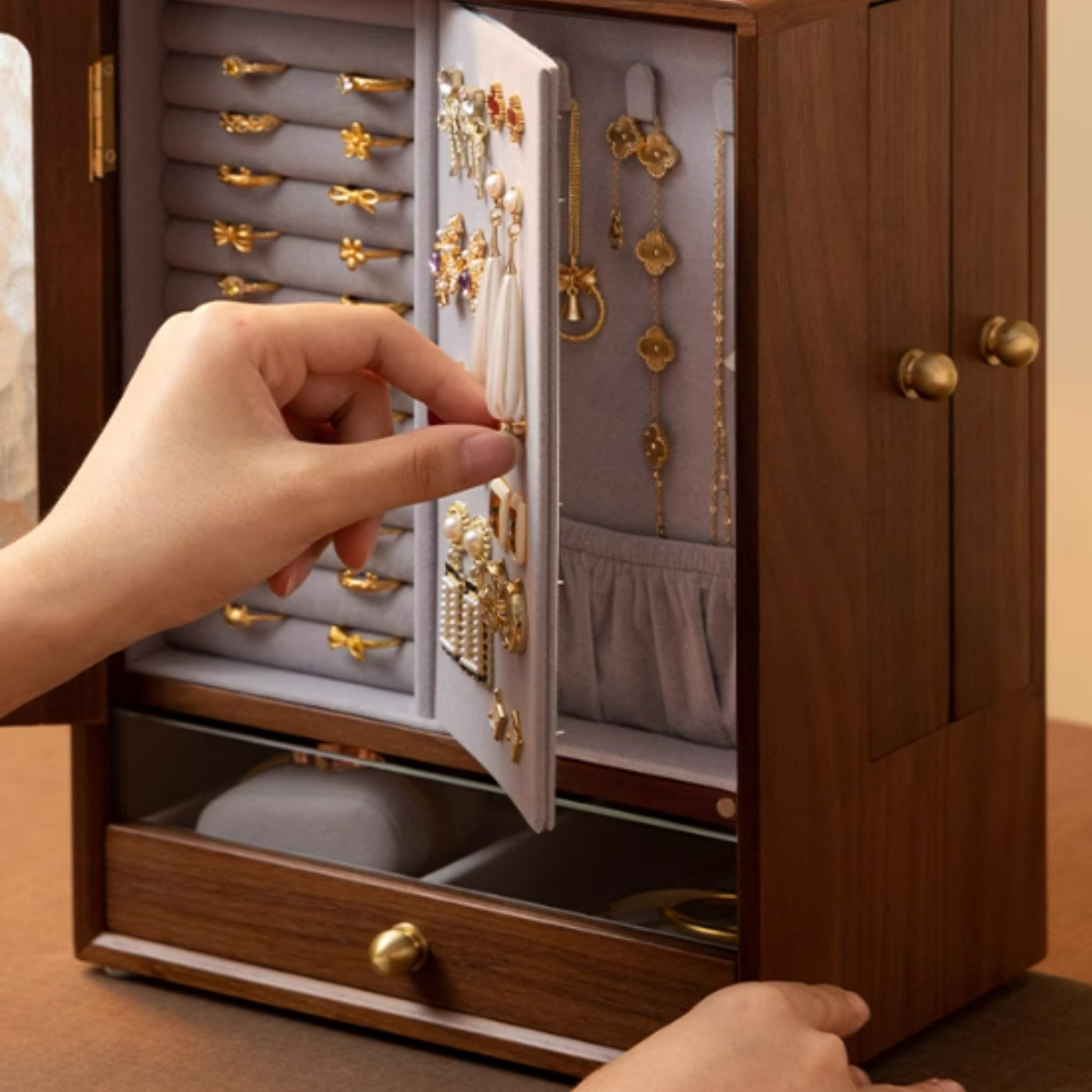 Vitrine à bijoux en bois – présentoir boucles d’oreilles & tiroirs - Cléophée Paris