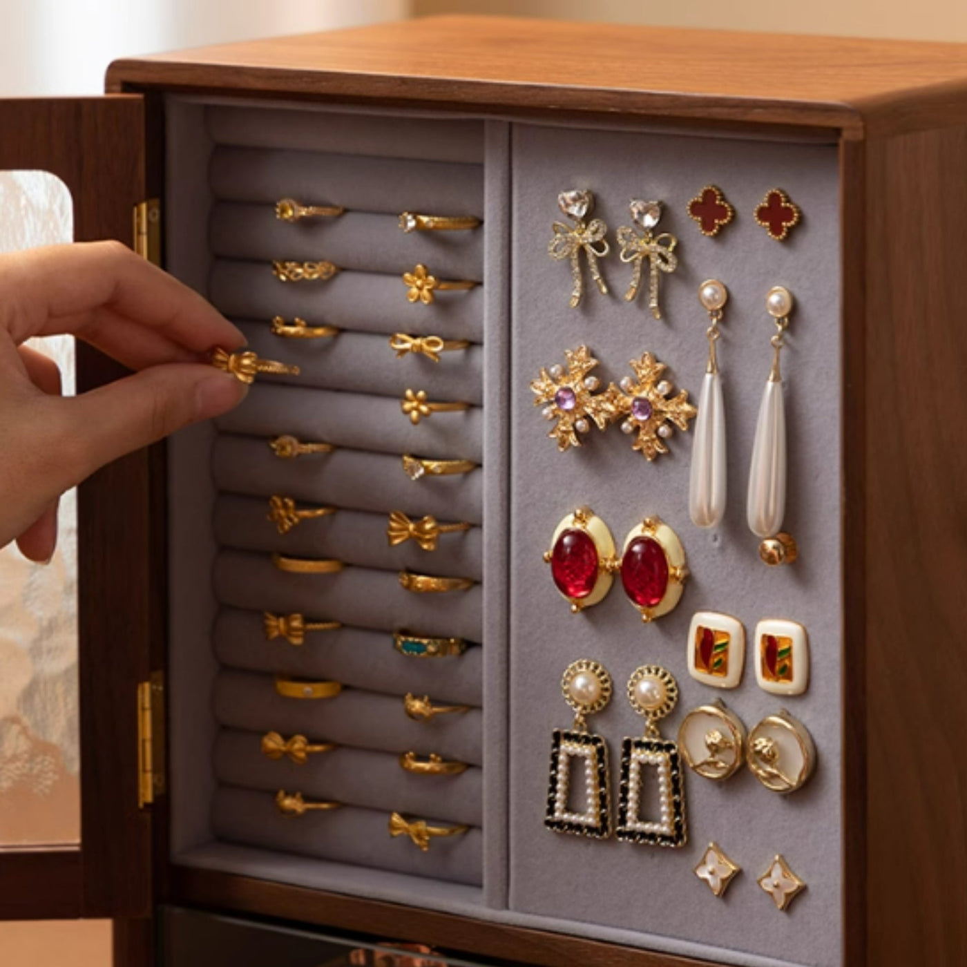 Vitrine à bijoux en bois – présentoir boucles d’oreilles & tiroirs - Cléophée Paris