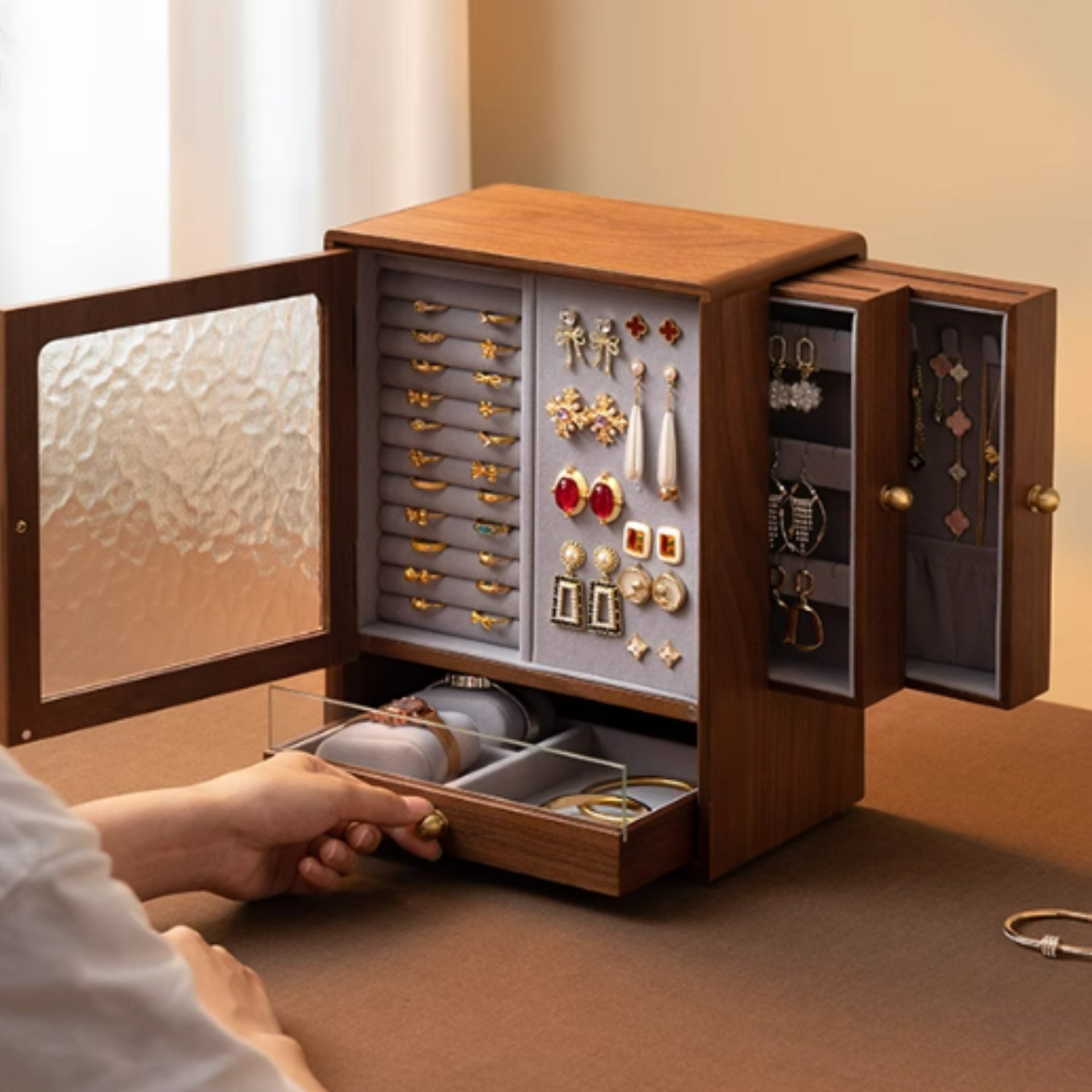 Vitrine à bijoux en bois – présentoir boucles d’oreilles & tiroirs - Cléophée Paris